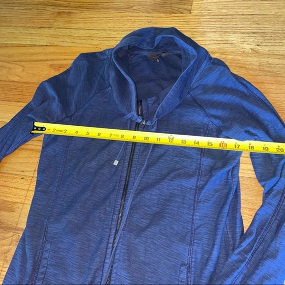 6 Tommy Bahama cowl neck zip up - Picture 4 of 8